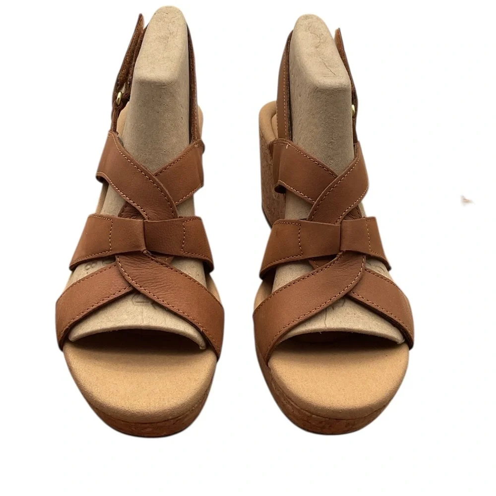 NWT Clarks Women's‎ Giselle Beach Sandals - Tan
